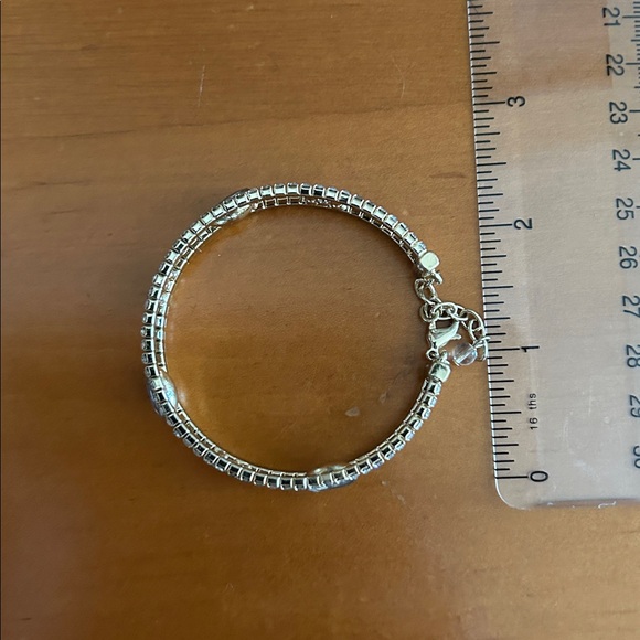 Elegant Gold and Silver Women's Bracelet - Picture 4 of 4